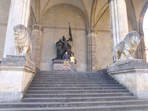 Dennis and Terry Struck having fun at the Feldherrnhalle.